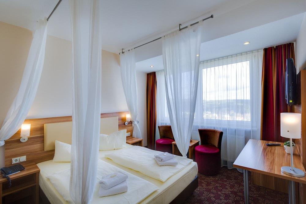 Ferien Hotel Rennsteigblick Friedrichroda Esterno foto