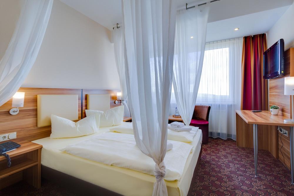 Ferien Hotel Rennsteigblick Friedrichroda Esterno foto